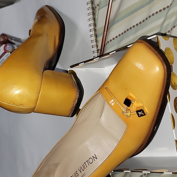 yellow mustard shiny genuine LV slightly discolored at the heels 38 narrow - Picture 3 of 5